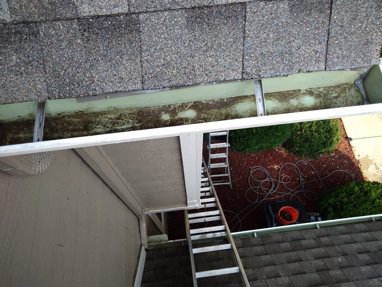 From gunky to gleaming gutters!